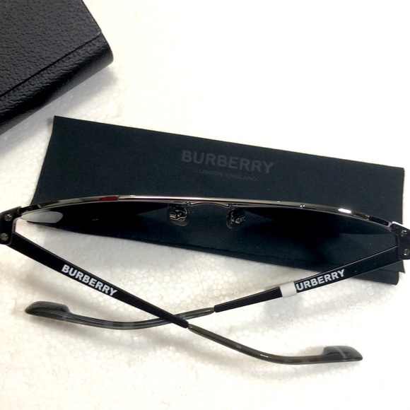 NWT BURBERRY SUNGLASSES UNISEX - Picture 3 of 5
